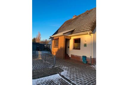 Haus im Grünen.SackgasseFeldweg teilsaniert. Makler unerwünscht! - Reinfeld (Holstein)