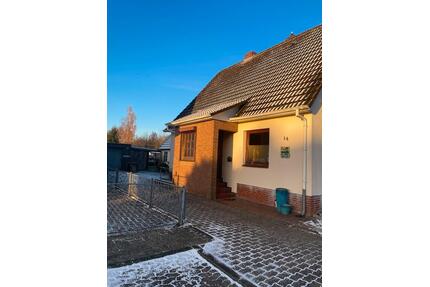 SackgasseFeldwegTeilsaniert - 390.000,00&nbsp;EUR Kaufpreis, ca.&nbsp; 160,00&nbsp;m&sup2; in Reinfeld (Holstein) (PLZ: 23858)