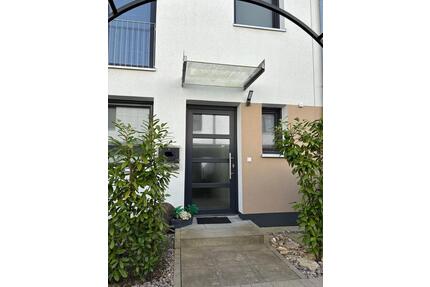 Reihenmittelhaus mit Carport - 1.950,00&nbsp;EUR Kaltmiete, ca.&nbsp; 124,00&nbsp;m&sup2; in Grenzach-Wyhlen (PLZ: 79639)