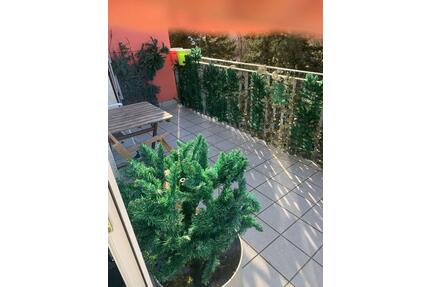 Gemütliches WG Zimmer in Eschersheim - Frankfurt am Main