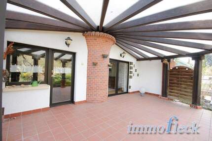 Stilvolle Doppelhaushälfte auf 927 m² herrlichem Areal!! - Bexbach