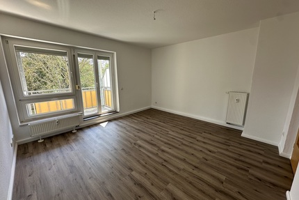 3 Raum Wohnung mit Balkon & Mietergarten in Gera-Untermhaus!