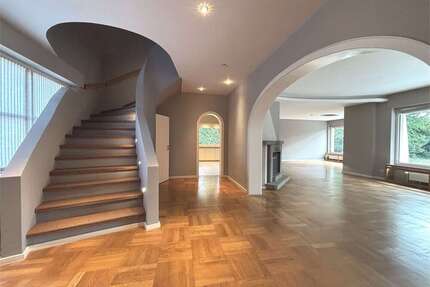 Haus zum Mieten in Frankfurt am Main 5.500,00 € 360 m²