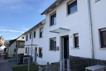 Haus zum Mieten in Eisingen 1.650,00 € 120.04 m²