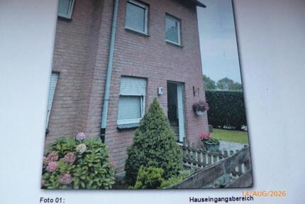Gepflegtes 2-Fam.-Haus mit 3 Bäder (2014) u. 3 Garagen in Goch