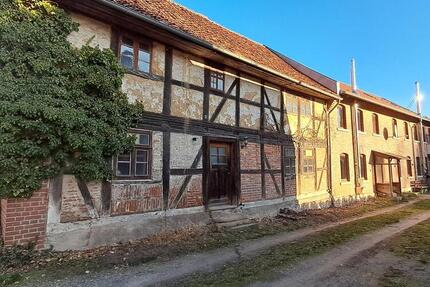 Fachwerkhaus und Wohnung im angrenzenden Gebäude - Schöppenstedt