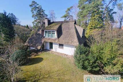 Reetdachhaus-Großzügiges Anwesen mit Wellnessbereich, Praxisoption u. außergewöhnlichem Grundstück - Garstedt