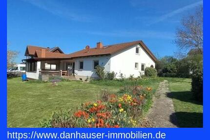 Geräumiges, modernisiertes Einfamilienhaus mit weitläufigem Garten. - Hemau