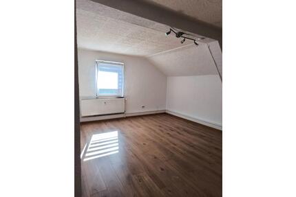 gemütliche Dachgeschoss Wohnung 3 ZKB in Sulzbach Altenwald - Sulzbach (Saar)