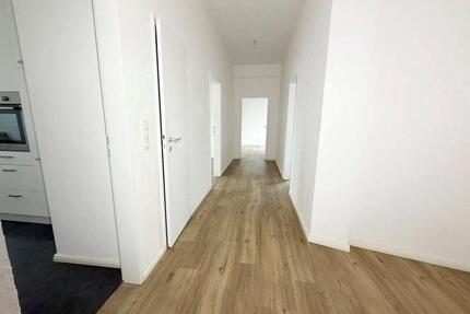Helle 4-Zimmer-Wohnung mit Balkon in begehrter Lage - Bremen Östliche Vorstadt