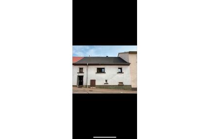 Einfamilienhaus - 50.000,00&nbsp;EUR Kaufpreis, ca.&nbsp; 80,00&nbsp;m&sup2; in Illingen (PLZ: 66557)