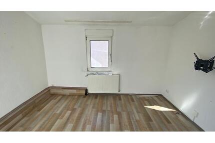 2 ZKD im alten Haus - 900,00&nbsp;EUR Kaltmiete, ca.&nbsp; 50,00&nbsp;m&sup2; in Weiterstadt (PLZ: 64331)