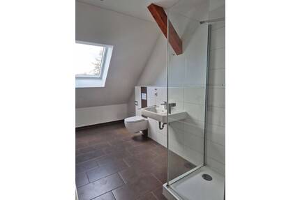 Sanierte 3-Raum- Dachgeschoss- Wohnung mit Wanne und Dusche - Hartha