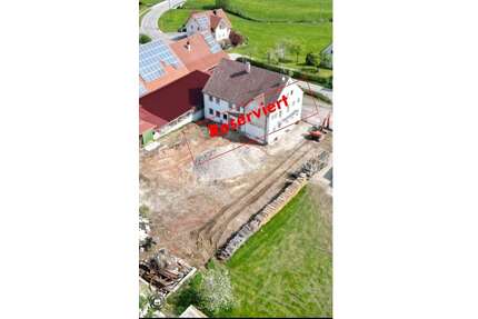 Haus zum Kaufen in Aichen 320.000,00 € 374.9 m²
