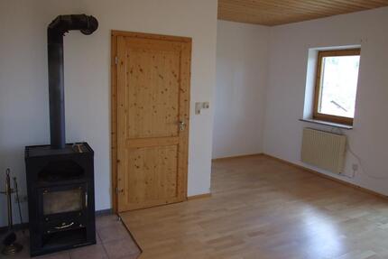 2 Zimmer mit Terrasse - 380,00&nbsp;EUR Kaltmiete, ca.&nbsp; 70,00&nbsp;m&sup2; in Perlesreut (PLZ: 94157)