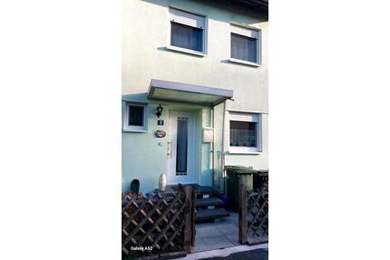 Gepflegtes Reihenmittelhaus in ruhiger Toplage mit Garage - Schwabach