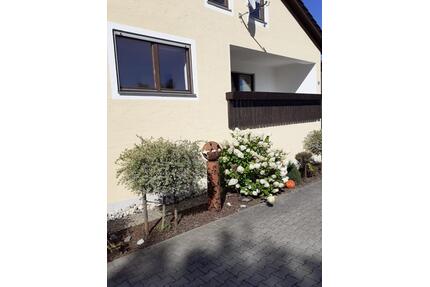 3,5-Zi.-Wohnung (105 m²) mit EBK, Kamin & Balkon in Strahlfeld - Roding