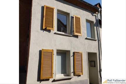 Kenn, gemütliches u. teilmodernisiertes Reihenhaus mit Dachterrasse zu verkaufen.