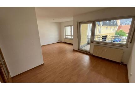 Zentrum, 2-Zi.-Whg. mit Balkon und Wanne - Werdau