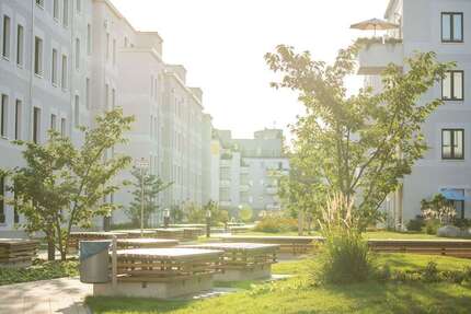 Wohnung zum Mieten in Berlin 1.318,68 € 97.68 m²