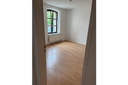 Charmante 2-Zimmer Altbauwohnung direkt am Stadtplatz - Aiterhofen