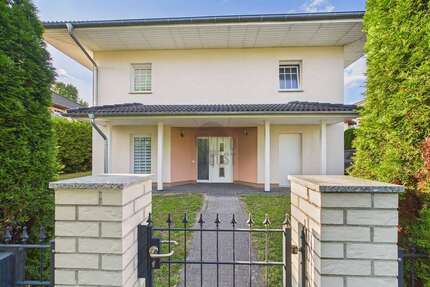 Haus zum Mieten in Dallgow-Döberitz 3.600,00 € 178 m²