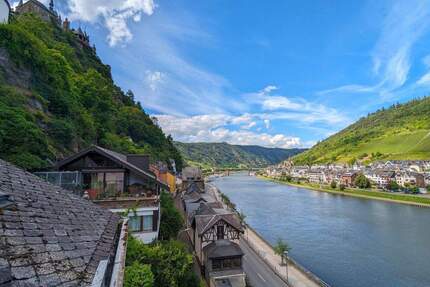Traumhafte Aussichten in Cochem: Mehrfamilienhaus mit spektakulären Ausblicken ins Moseltal
