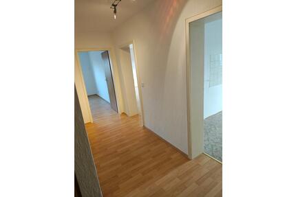 2 ZKB im MFH in Hockenheim, ca. 70qm, Balkon 1. OG