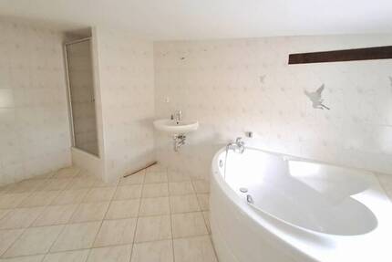 Großzügige Dachgeschosswohnung - 670,00&nbsp;EUR Kaltmiete, ca.&nbsp; 100,00&nbsp;m&sup2;&nbsp;Wohnfl&auml;che in Brandenburg (PLZ: 14770) Nord