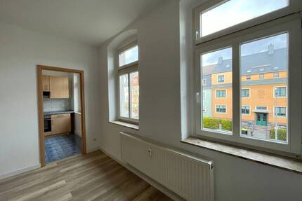 !!! 2-Raum- mit Laminatboden-mit Einbauküche !!!!! - Chemnitz Ebersdorf