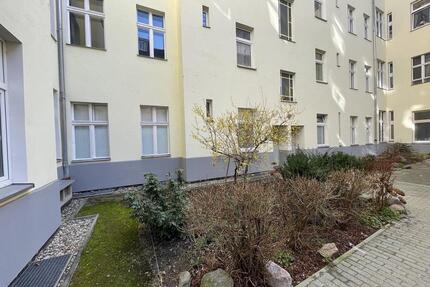 Gut und langfristig vermietete Wohnung mit Balkon in Berlin-Mitte