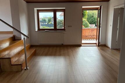 Wohnung mit Balkon - 690,00&nbsp;EUR Kaltmiete, ca.&nbsp; 90,00&nbsp;m&sup2; in Deggendorf (PLZ: 94469)