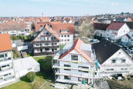 Charmante 2-Zimmer-Dachgeschosswohnung in ruhiger Lage - Wohlfühlen garantiert - Neu-Ulm Pfuhl