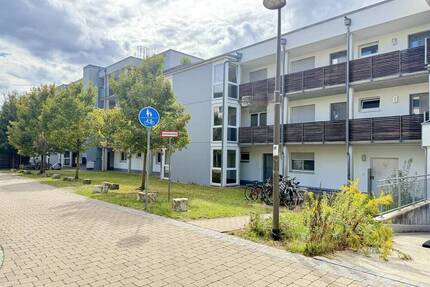 Moderne Erdgeschosswohnung inkl. Terrasse und TG-Stellplatz in Erlangen-Bruck