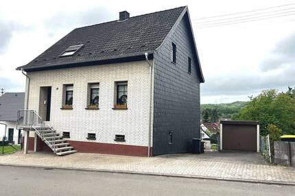Einfamilienhaus mit großem Garten, Sonnenterrasse und herrlichem Fernblick in Quierschied