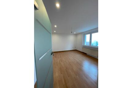 Vermiete 3 Raum Wohnung, frisch renoviert. - Crimmitschau