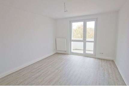 Wohnung zum Mieten in Halle (Saale) 421,00 € 58.39 m²