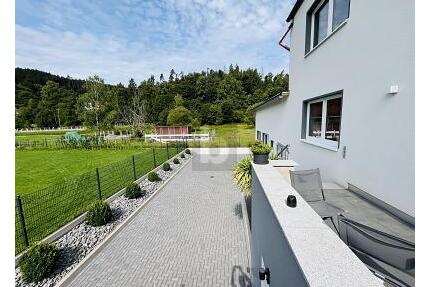 ALLEINLAGE, HOCHWERTIG UND VIEL PLATZ - Schwarza