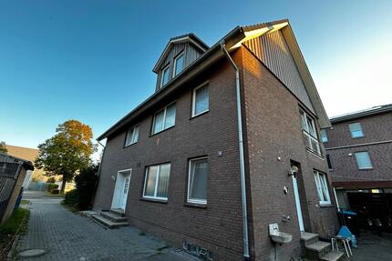 Einfamilienhaus in Loga (Leer) - 2.000,00&nbsp;EUR Kaltmiete, ca.&nbsp; 240,00&nbsp;m&sup2; in Leer (Ostfriesland) (PLZ: 26789)