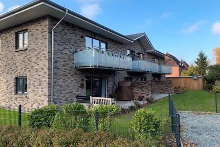 Husum: 3 Zimmer Wohnung 85 qm Balkon Carport