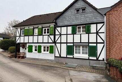 Kleines Fachwerkhaus mit großem Garten (441 m²) - Solingen Aufderhöhe