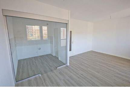 3-Raumwohnung mit Balkon und Aufzug. Wohnberechtigungsschein erforderlich! - Halle (Saale) Heide Nord