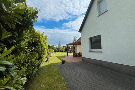 Haus mit großem Grundstück und zusätz. Bauplatz in bester Lage! - Halle