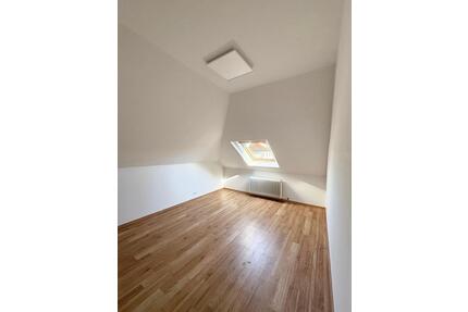 3-Zimmer-Dachgeschoss-Wohnung (ca. 70 m2) in saniertem Altbau in Innenstadtlage von Lahr! - Lahr (Schwarzwald)