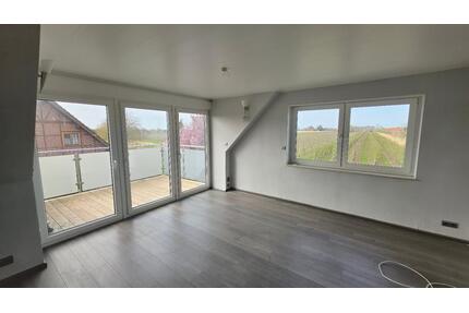 Attraktive 3 Zimmer Dachgeschosswohnung in Hollern zu vermieten - Hollern-Twielenfleth