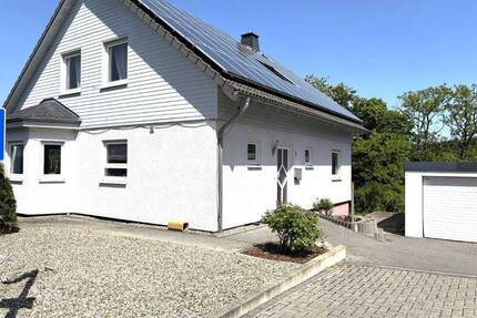 Geräumiges und gepflegtes Einfamilienhaus mit Doppelgarage - Ruhige Lage in Fuldatal-Ihringshausen
