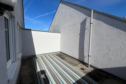 Sifi.-Darmsheim: Sonnige 3-Zimmer-Wohnung mit Dachterrasse - Sindelfingen