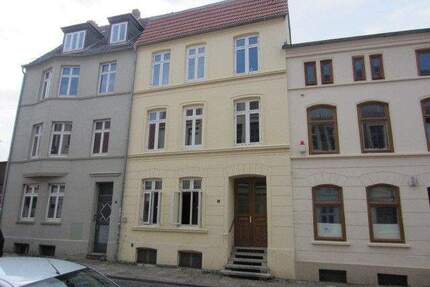 Provisionsfrei für den Erwerber - Modernisiertes Altstadthaus in Hafennähe mit 3 kleinen Wohnungen zu verkaufen - Wismar