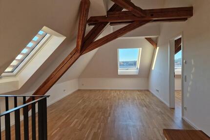 Hohe Decken & Charm, 2 Zi. Whg. mit Einbauküche, großes Tageslichtbad, Tiefgarage - Villingen-Schwenningen Kopsbühl