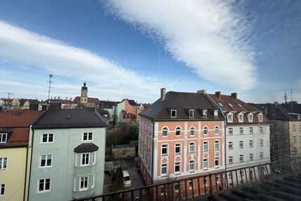 Über den Dächern von Neuhausen: 3 Zimmer, Traumblick & unschlagbar niedriges Wohngeld - München